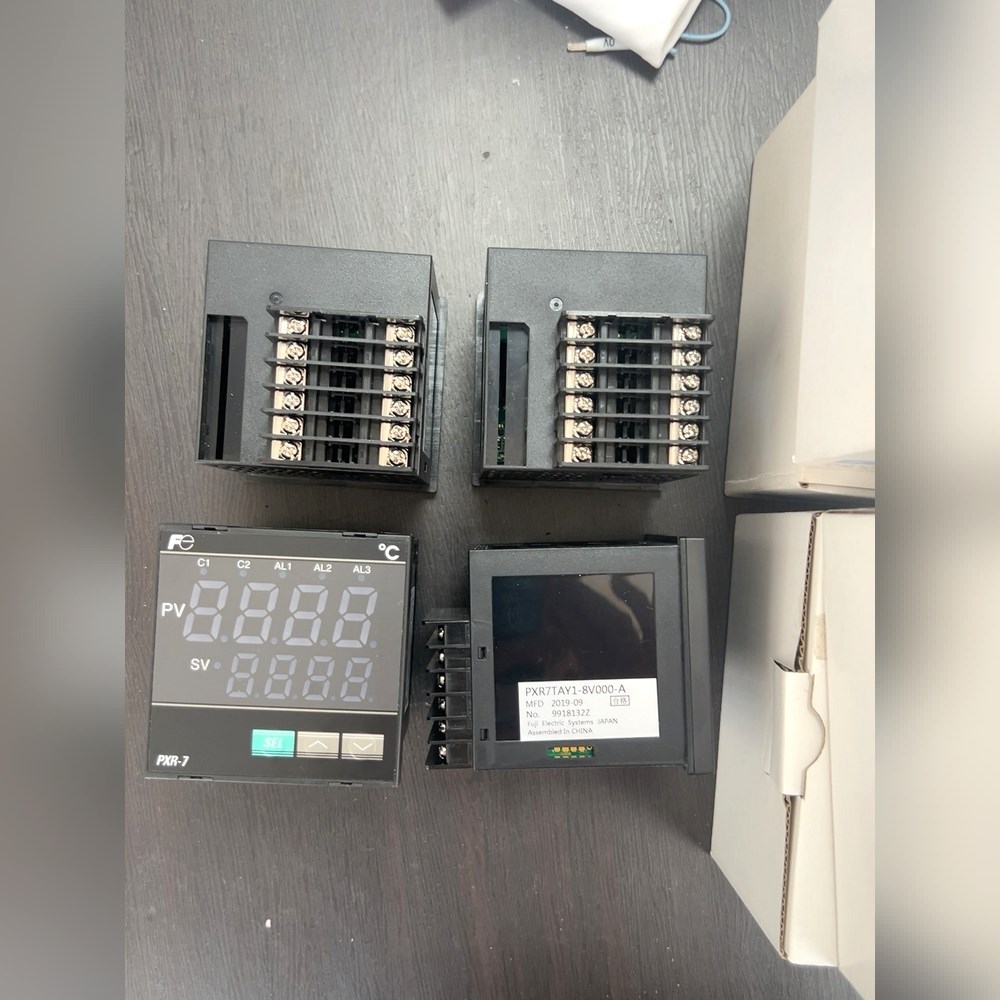 富士温控表PXR7TAY1-8V000-A 议价