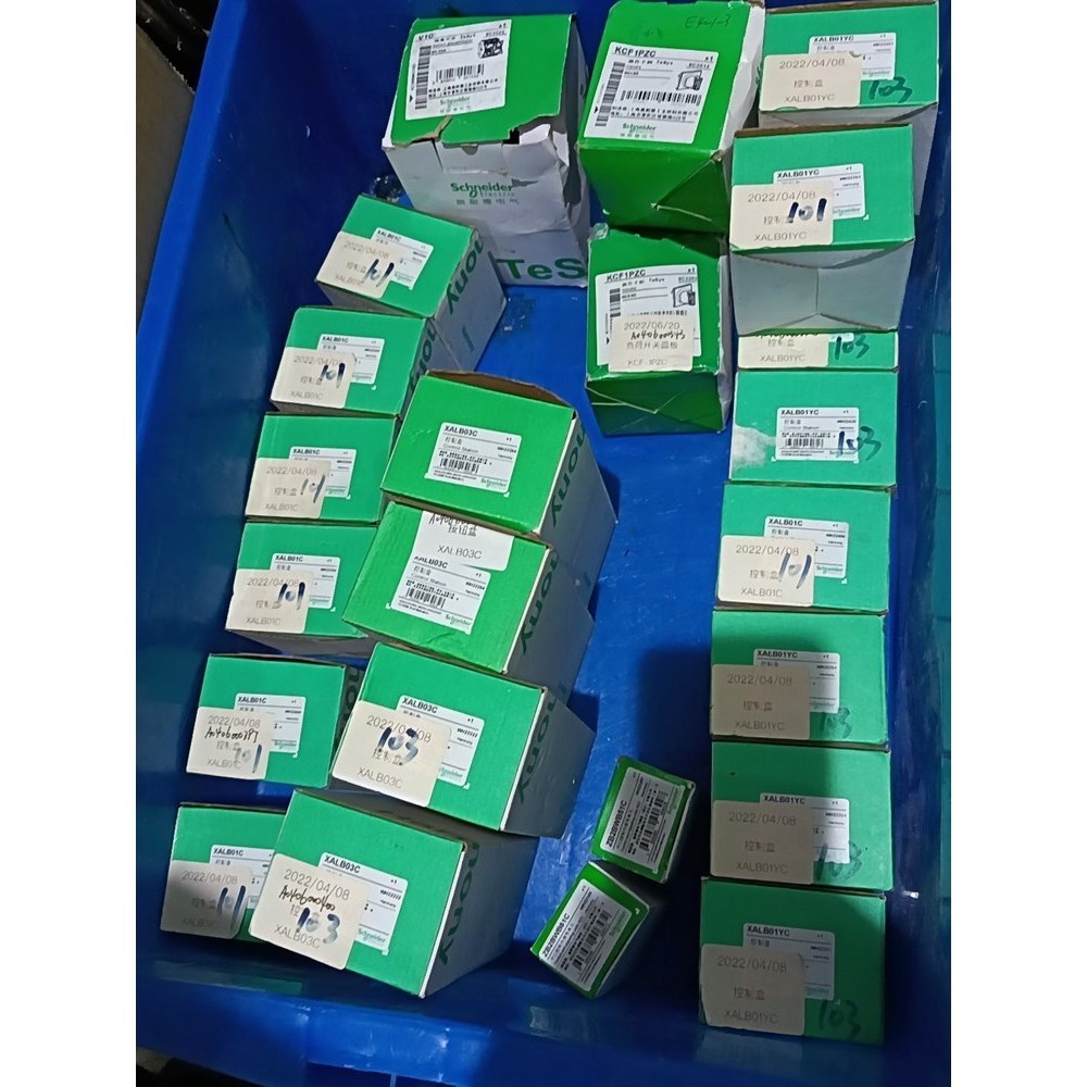 施耐德按钮盒XALB01C数量6个10元XALBE 议价