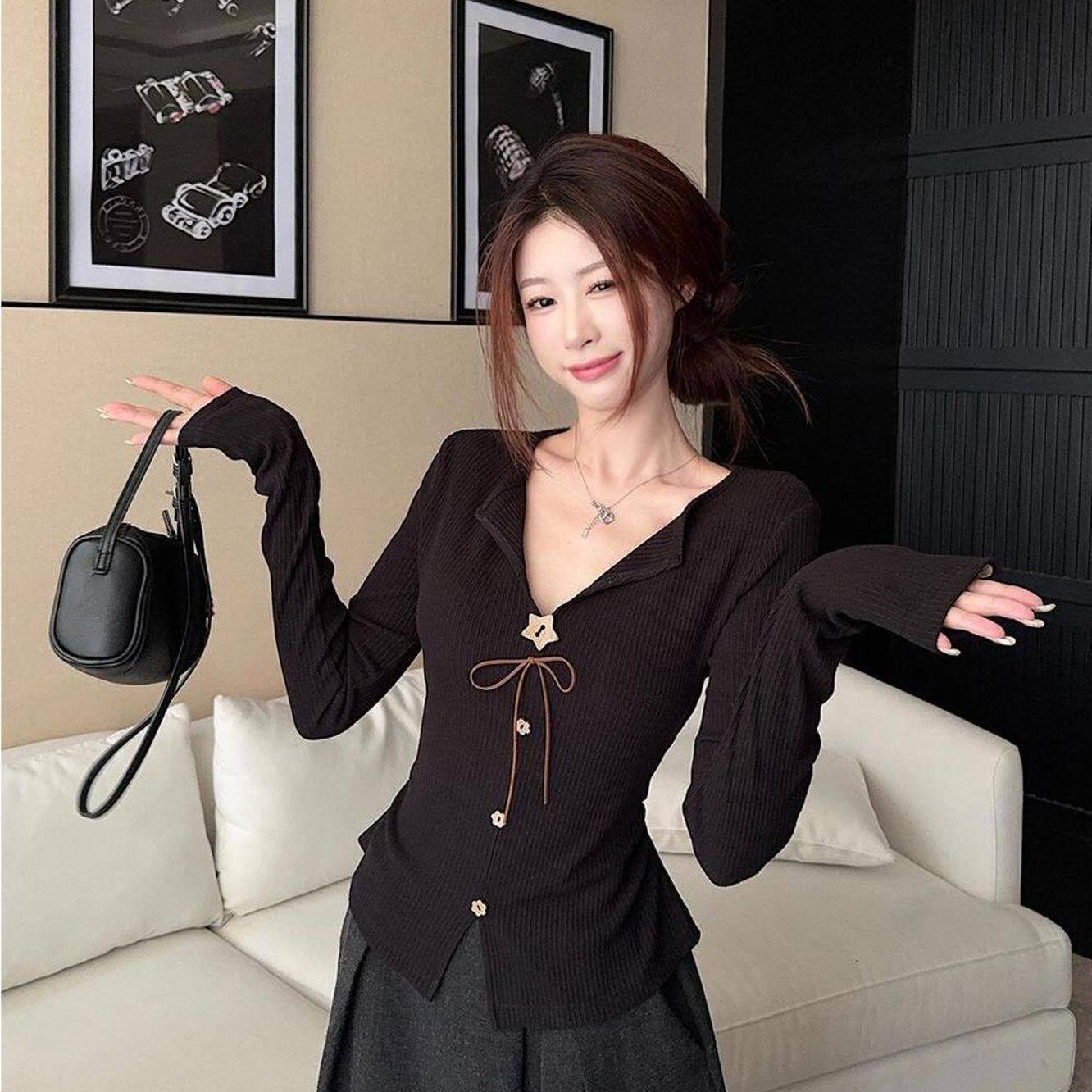 大码V领蝴蝶结显瘦长袖T恤女