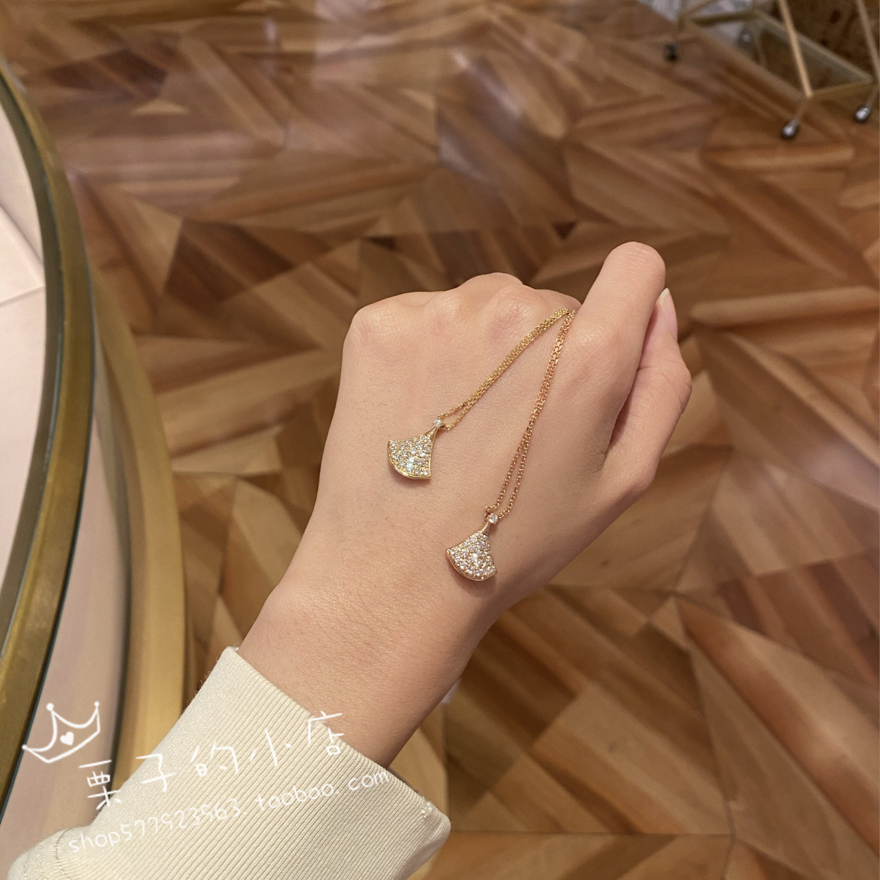 bvlgari/宝格丽18k玫瑰金diva满钻小扇子项链小裙子镶钻锁骨链