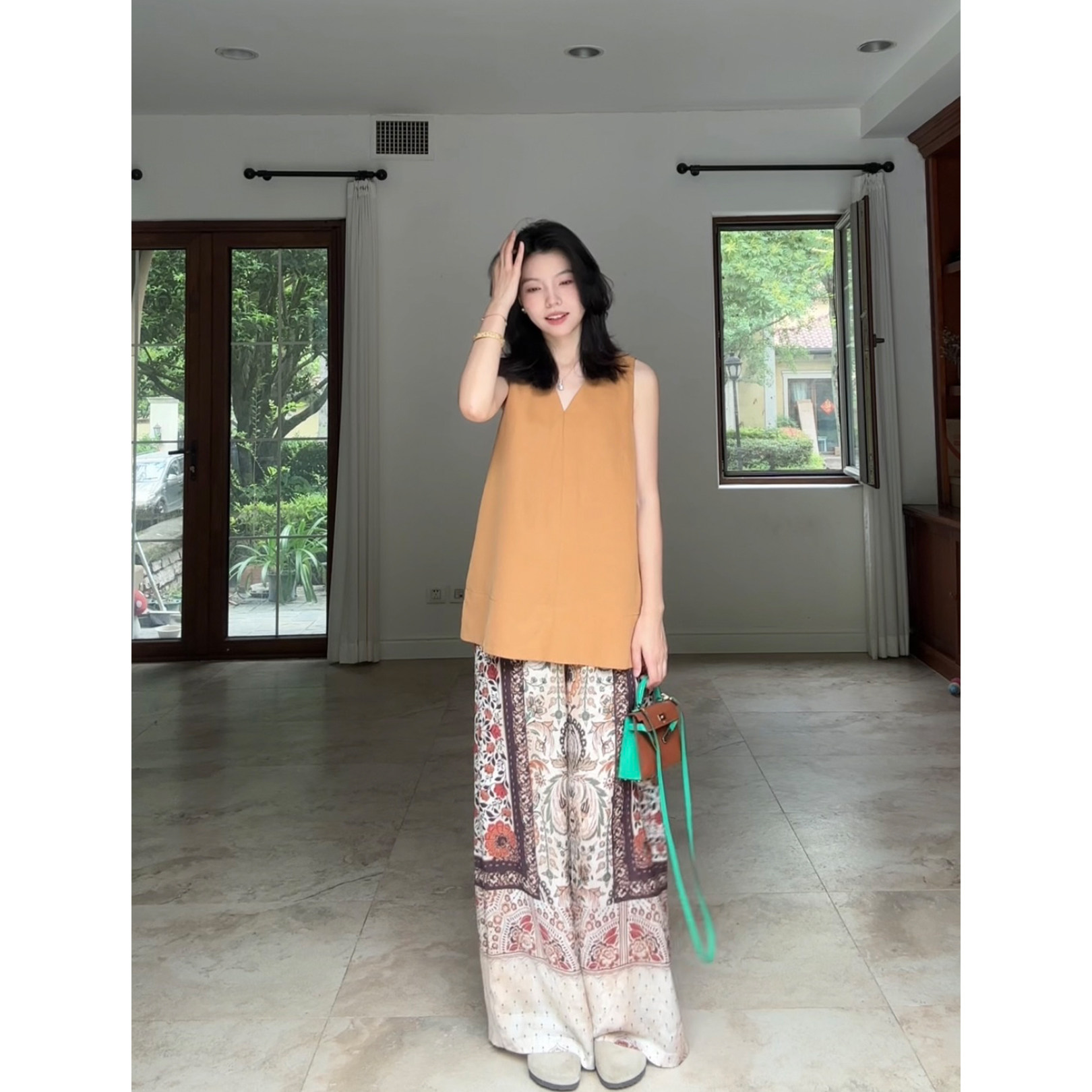郭九九呢 简约V领无袖上衣夏季百搭宽松老钱风显瘦阔腿裤