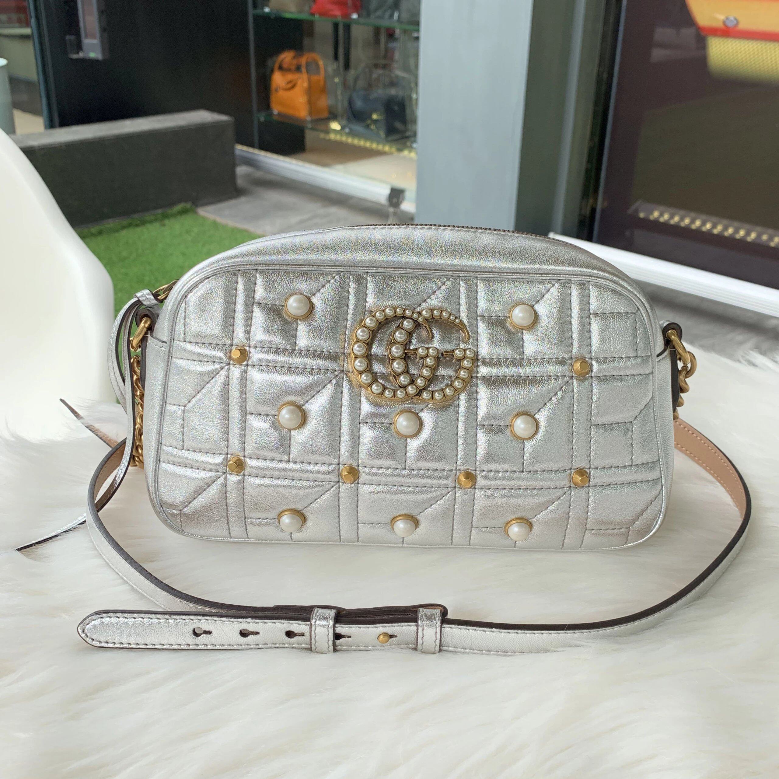 Leisure fish products GUCCI/ GUCCI 95 New Silver GG Marmont trumpet Pearl clasp One shoulder Diagonal camera bagin the Leisure fish products, Leather bags/Hot handbags/Men's bag, Ms. bags category - from Buy2taobao.com to provide professional Taobao agent buy service