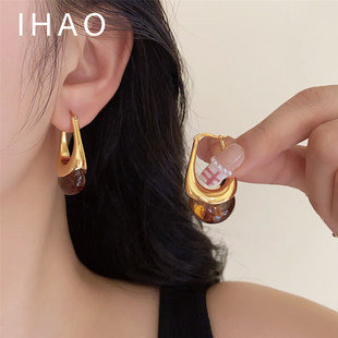 复古风金属U型耳环琥珀色树脂坠港风气质个性耳饰低调优雅时尚感