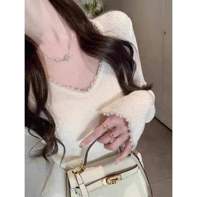 白色针织衫女秋季短款修身毛衣设计感冬季流行风格钉珠低领打底衫