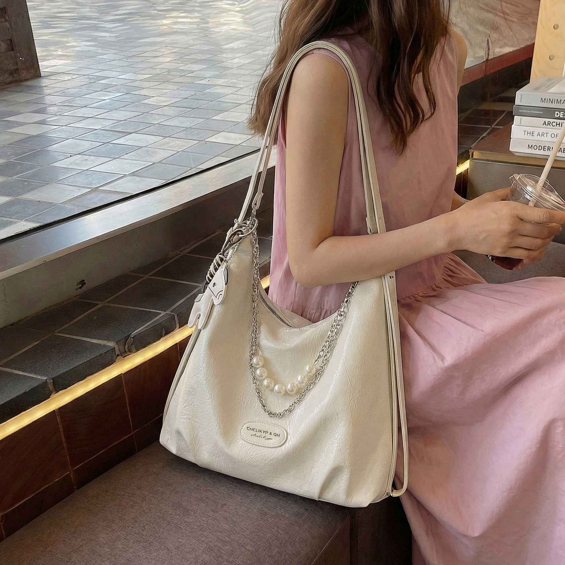 感斜挎包包女款2026新款春季流行单肩包大容量通勤旅行双肩包