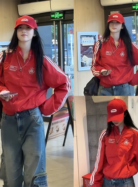 【iSaluteU】红色三条杠短款冲锋衣外套潮流夹克女秋季百搭上衣女
