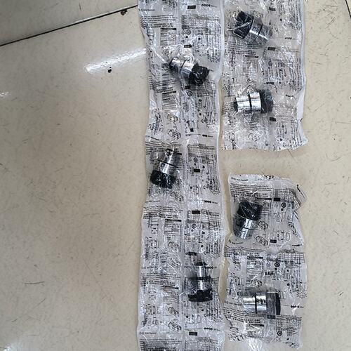 议价按钮开关ZB2-BD3C、两个