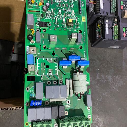 议价CINT-44X1C 变频器驱动板 全新未使用的 上面