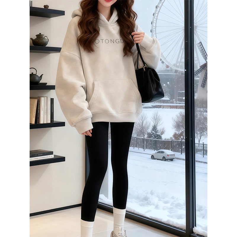白灰色加绒加厚连帽卫衣女冬季韩系慵懒字母印花搭配鲨鱼裤的上衣