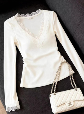 白色蕾丝拼接V领打底衫女秋冬纯欲风辣妹紧身显瘦内搭长袖T0203r1