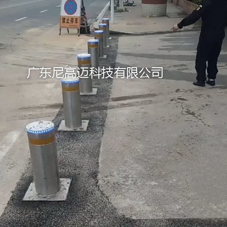 供应学校门口液压自动升降防撞护柱304不锈钢止车挡遥控伸降地桩