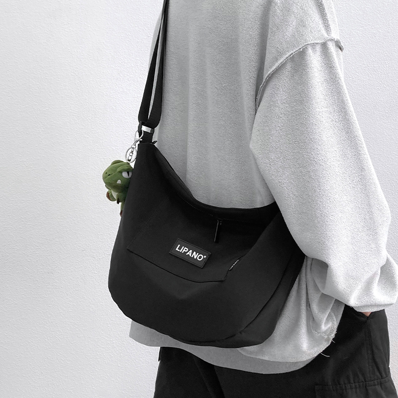 男士斜挎包日系单肩包简约邮差包