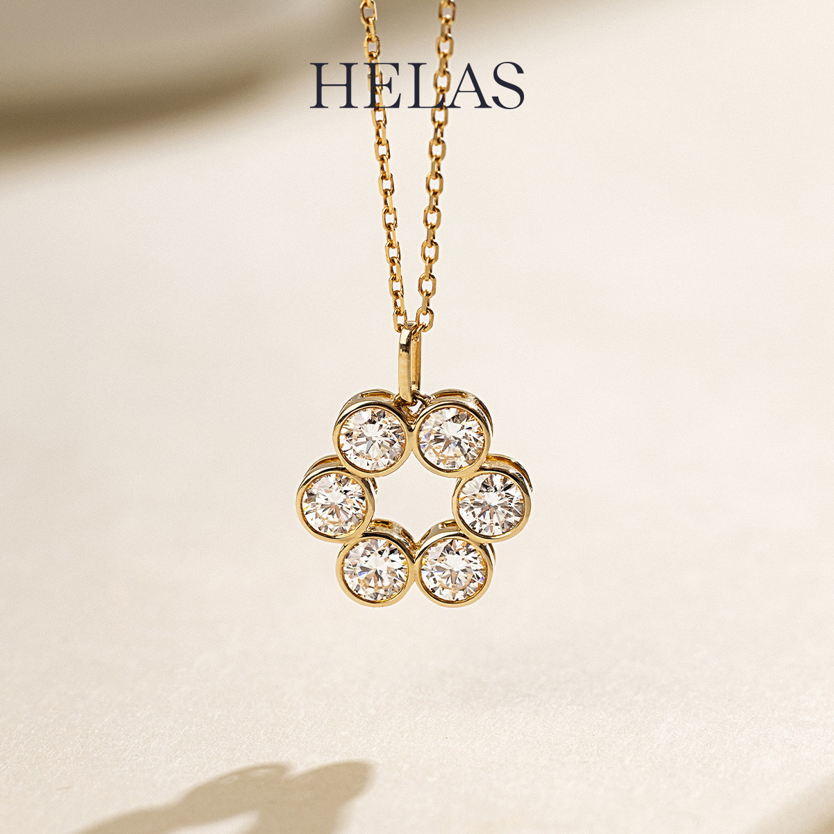 HELAS赫拉Essentials系列培育钻9K金吊坠项链女花环闪钻项链颈链
