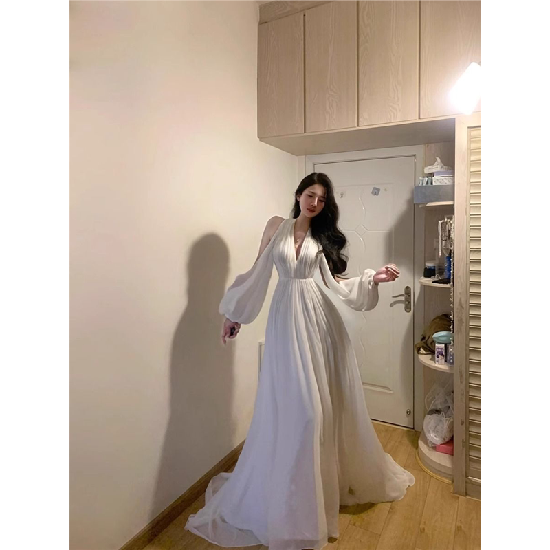 法式挂脖连衣裙女高级感绝美超仙白色晨袍晚礼服长裙气质生日裙子