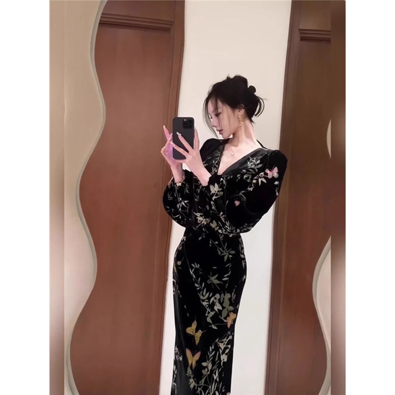 大码法式复古V领丝绒连衣裙女高级感御姐气质收腰风情万种长裙子