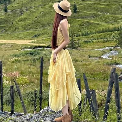 新疆川西北草原云南旅游穿搭女装海边度假沙滩黄色连衣裙多巴胺夏