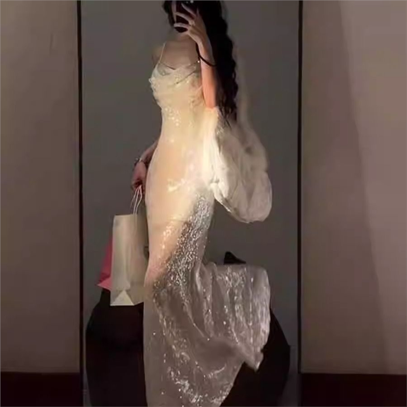 轻奢高级感礼服法式超好看绝美显瘦御姐风宴会白色亮片吊带连衣裙