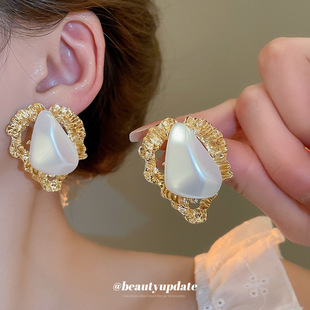 银针不规则褶皱三角形珍珠耳钉复古小众气质耳环轻奢高级感耳饰女