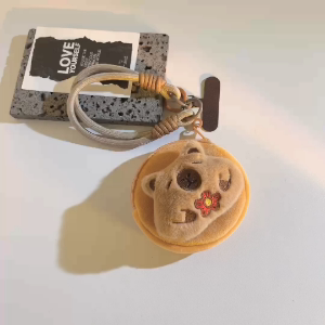 可爱卡通红花朵卡皮巴拉手机挂件零钱包少女心毛绒公仔小挂件咖色耐脏手腕带挂链多功能钥匙扣相机挂饰品手绳