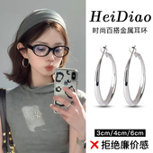 银色耳圈高级感素圈耳环2025新款 爆款 轻奢气质方圆脸大圈圈耳饰女