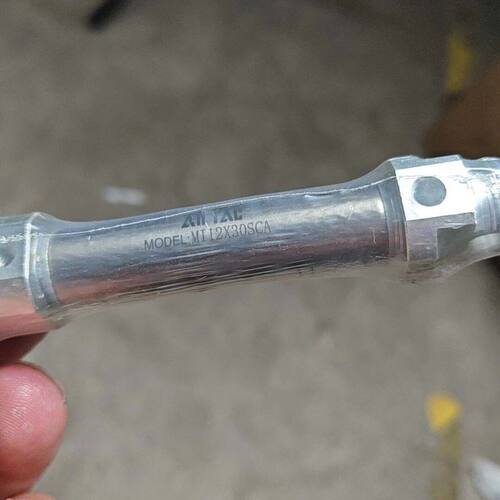 笔式气缸 Ml12x30SCA 共计2条 实物拍摄