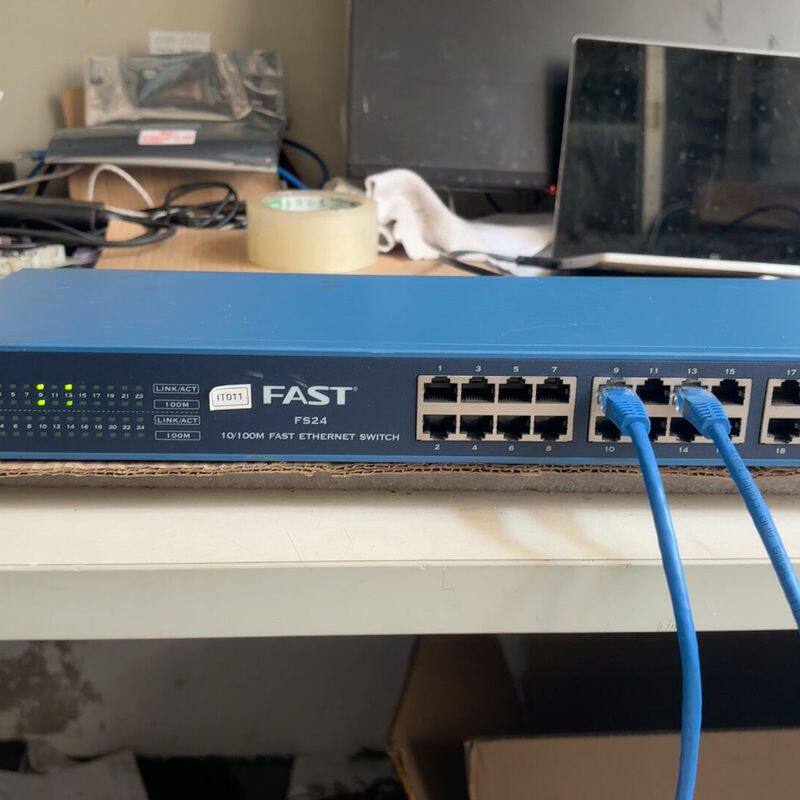 迅捷FS24 24口百兆交换机