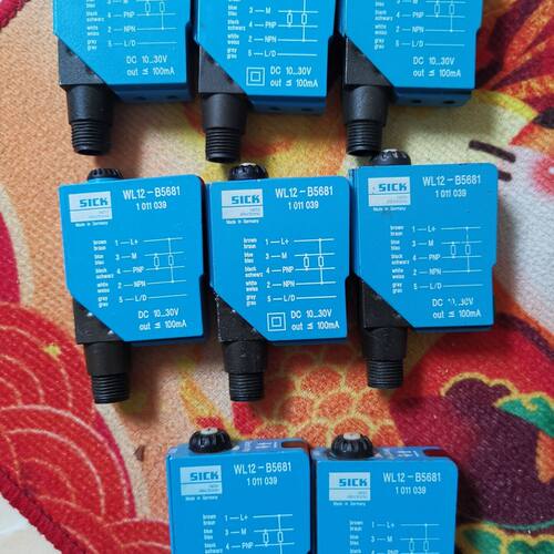 sick（史克）光电传感器 型号wL12-B5681共8件