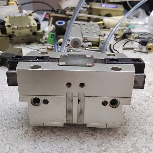 费斯托型HGPT-40-A-B平行手指气缸560216拆