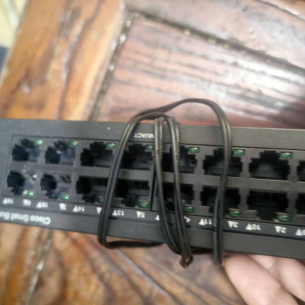 Cisco/ SF90D-16 16口百兆交换机 不