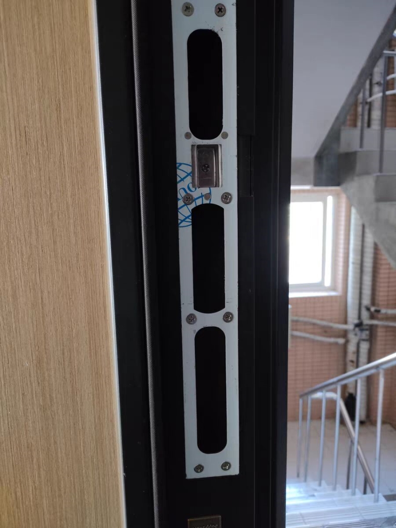 防盗门门框导向片锁体扣片锁片锁扣锁舌槽大门锁挡片门锁配件大全