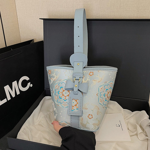 手缝自制高级感旗袍汉服手拎包