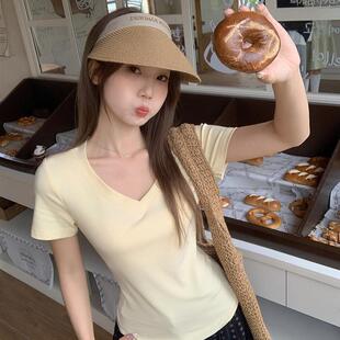 时尚 新款 减龄正肩T恤韩系上衣 女2026夏季 黄色简约休闲别致V领短袖