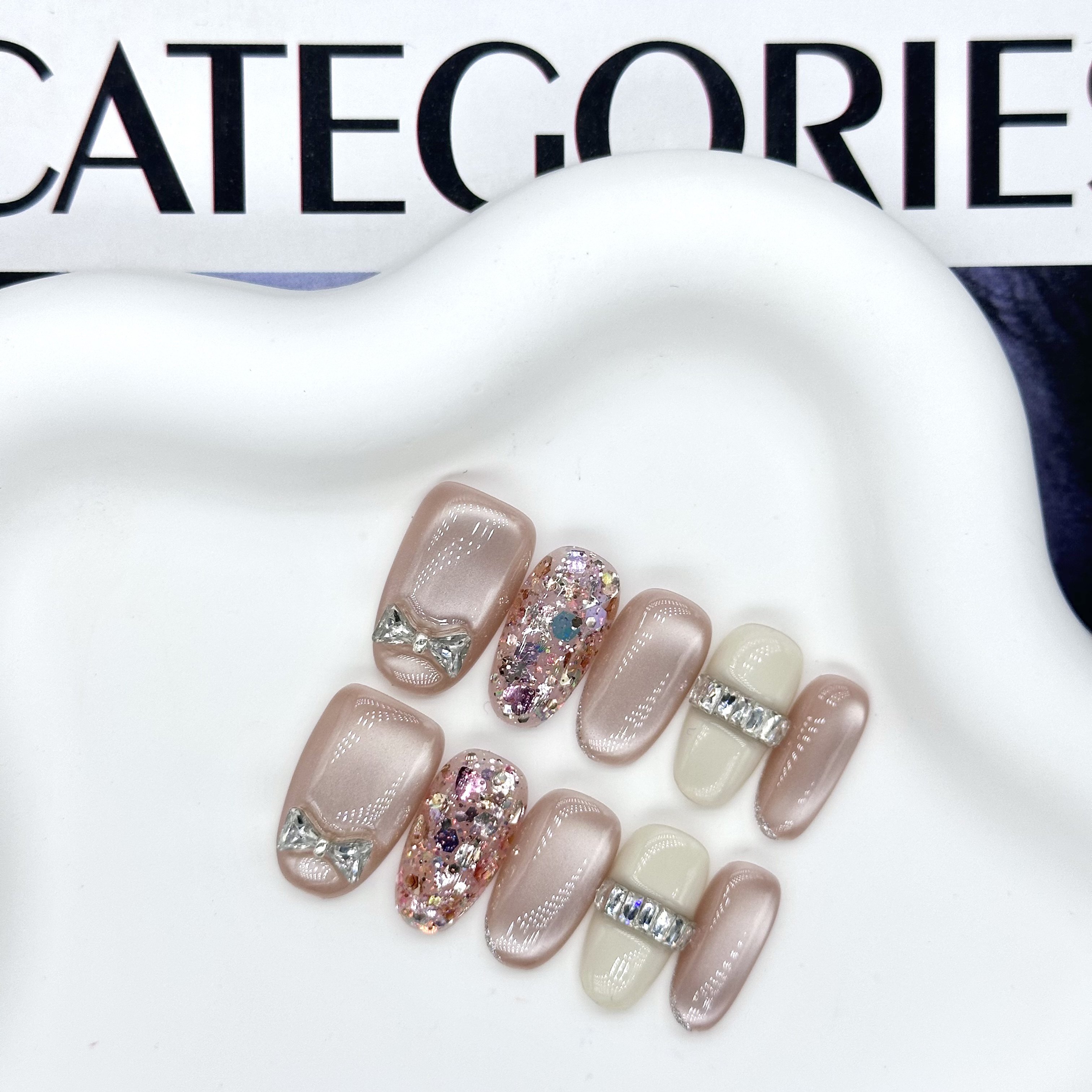 【囡囡】温柔甜美少女感穿戴甲裸粉玻璃珠猫眼蝴蝶结亮片短款美甲,彩妆/香水/美妆工具,穿戴甲/甲片,淘宝优惠券,粉丝福利购,淘宝优惠卷