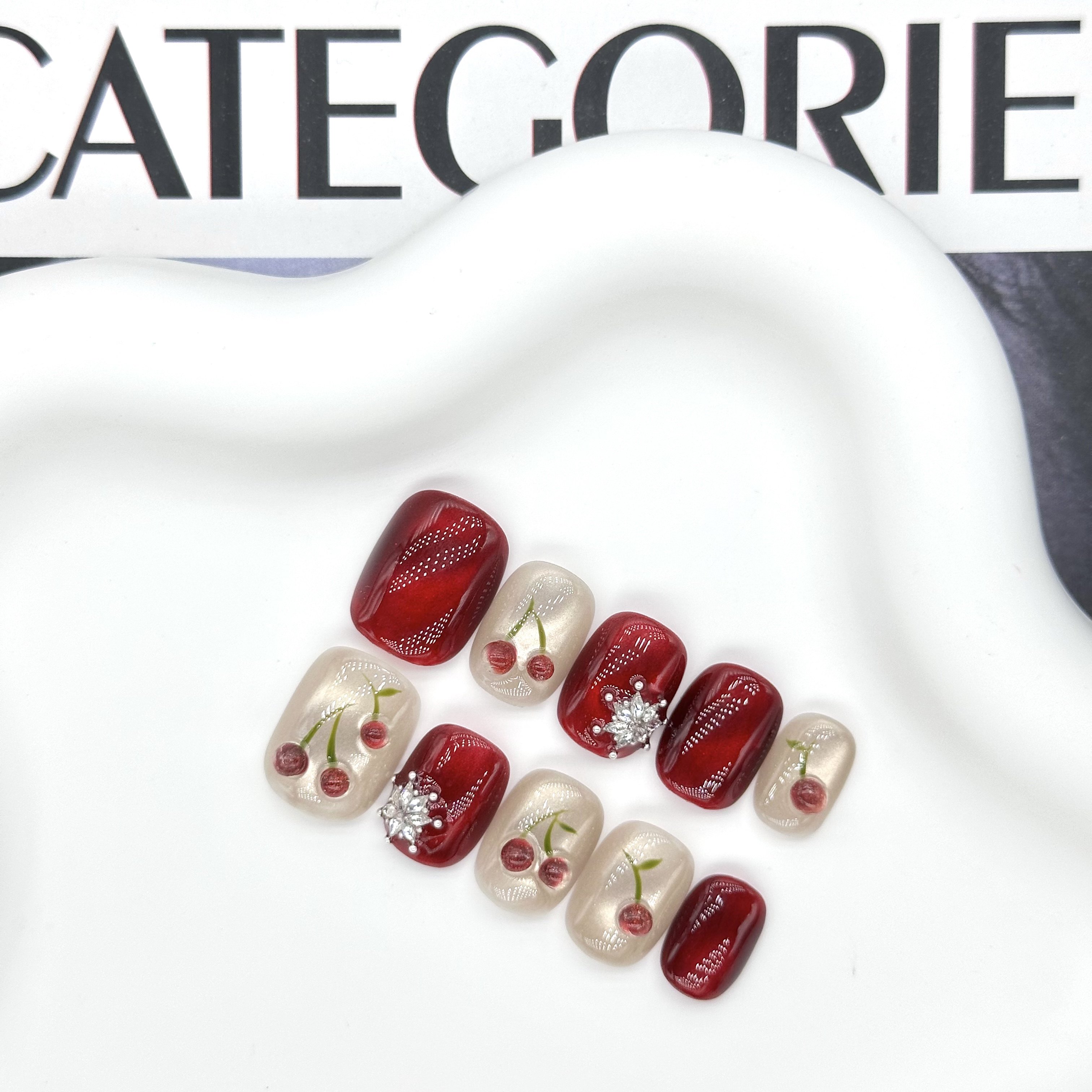 【电光樱桃】显白红色玻璃珠猫眼收捏樱桃雪花钻短款纯手工穿戴甲,彩妆/香水/美妆工具,穿戴甲/甲片,淘宝优惠券,粉丝福利购,淘宝优惠卷