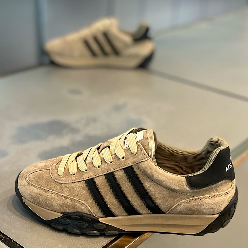 早秋时尚潮流皮面软底百搭休闲鞋