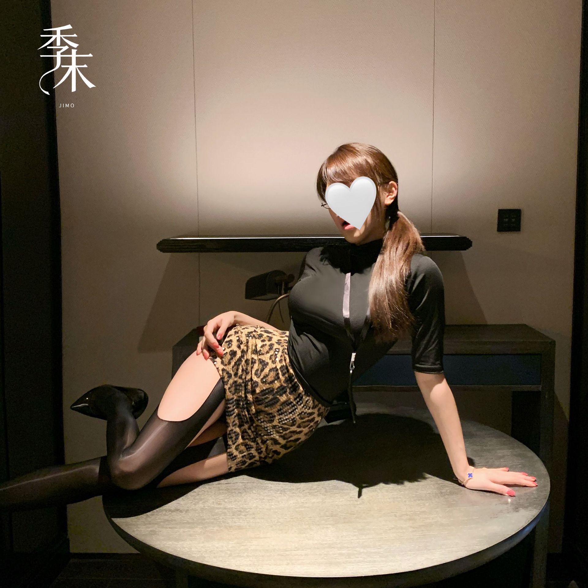亮片豹纹半高领包臀超短睡裙