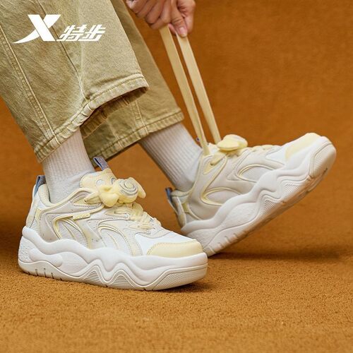 特步吐司鞋板鞋女2025秋季新款潮流厚底增高运动板鞋975418310053