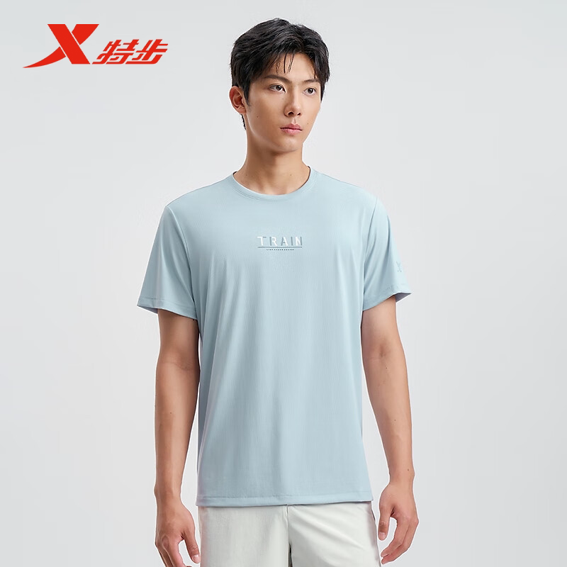 特步冰丝运动短袖男2025夏季新款圆领简约透气针织衫975229010007