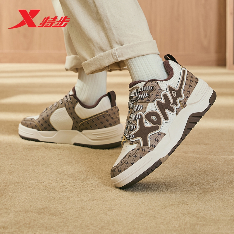 特步女鞋2025冬季新款潮流复古厚底板鞋欧包运动鞋976418330004