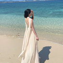 泰国三亚旅游绝美白色沙滩裙超仙沙漠穿搭拍照露背海边度假连衣裙