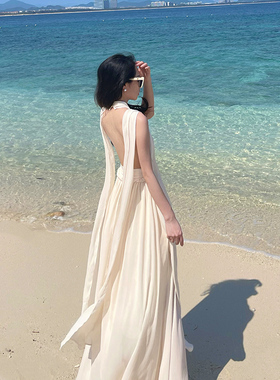 泰国三亚旅游绝美白色沙滩裙超仙沙漠穿搭拍照露背海边度假连衣裙