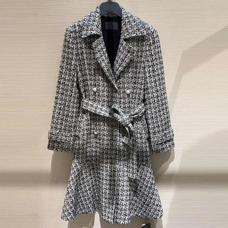 阿瑪施旗舰店官网2020秋冬新款气质双排扣系带小香风外套女连衣裙