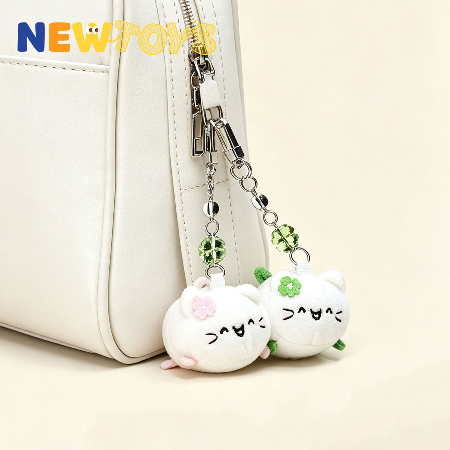 NewToys 幸运降临四叶草元素磁吸情侣一对闺蜜书包挂饰背包挂件女图片
