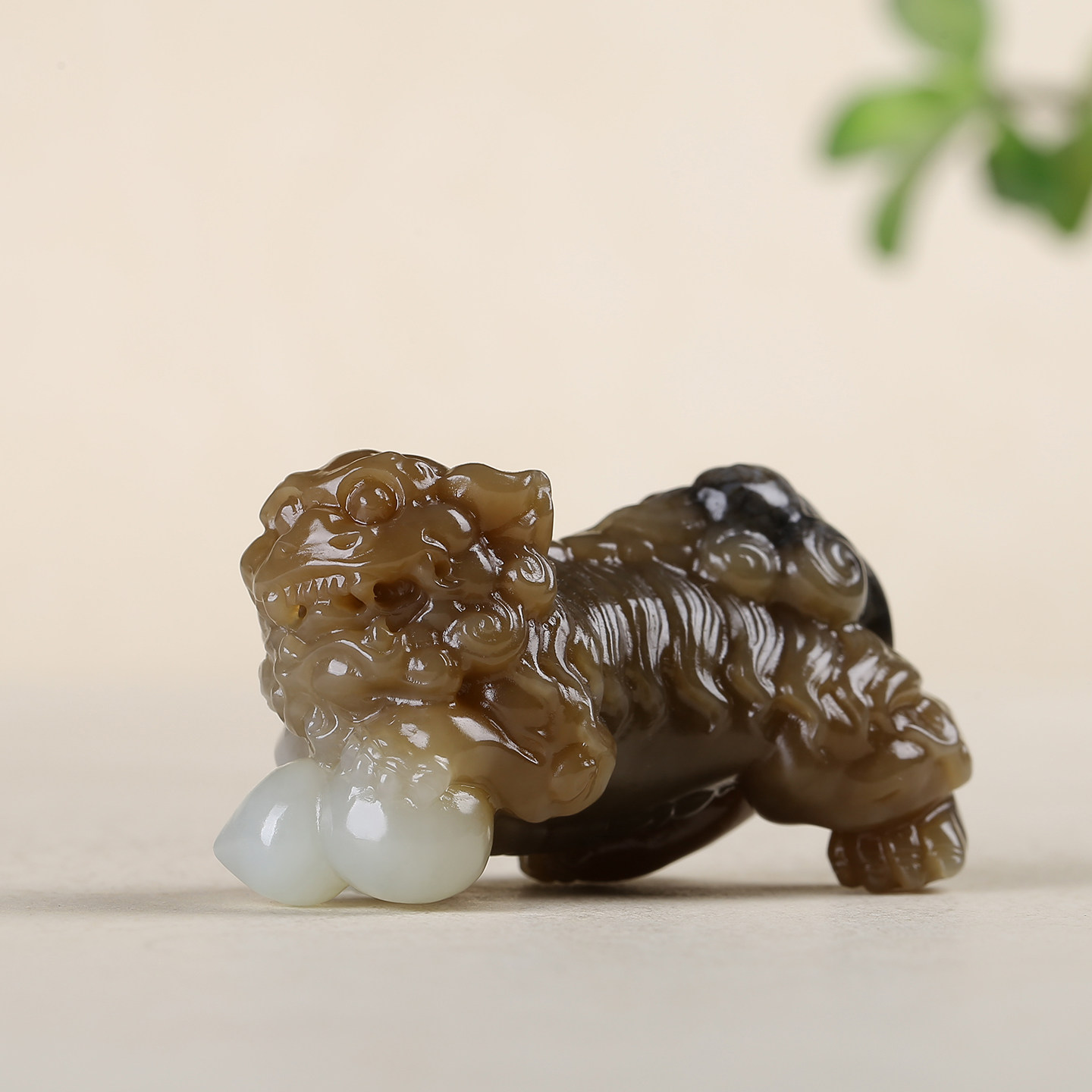 和田玉糖玉立体狮子挂件玉石吊坠