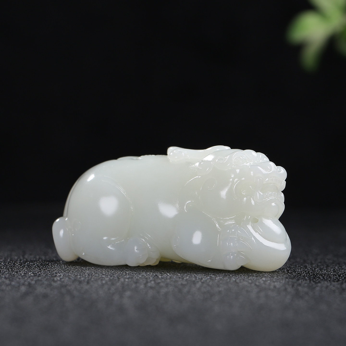 和田玉白玉瑞兽貔貅挂件玉石吊坠