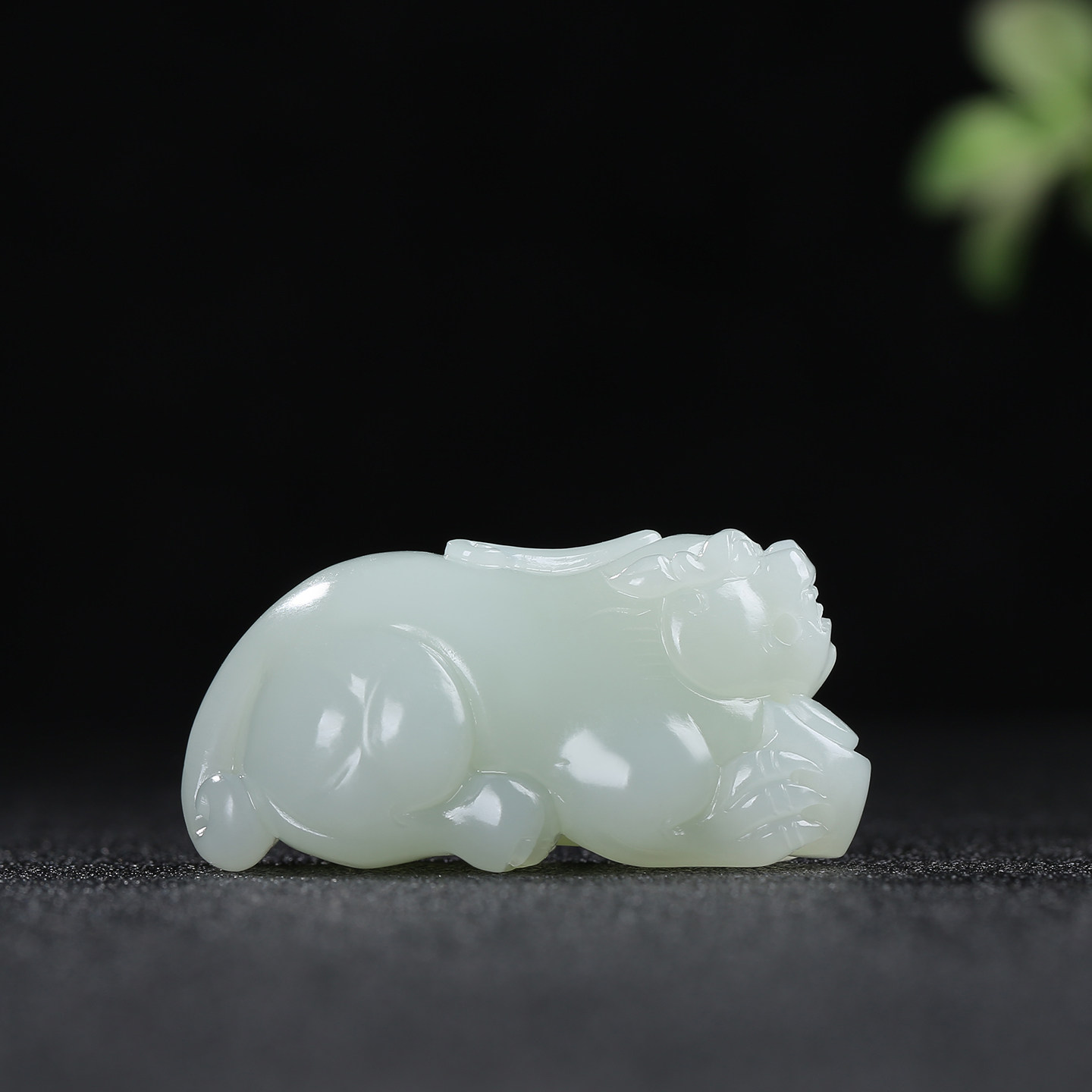 和田玉白玉瑞兽貔貅挂件手把件