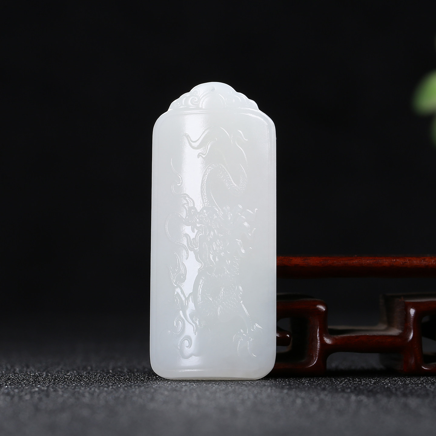 和田玉白玉生肖龙牌子挂件