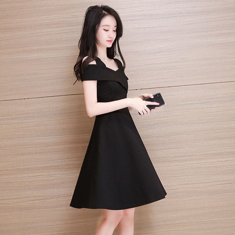 露肩一字肩连衣裙夏季新款赫本小个子收腰吊带裙修身显瘦气质裙子