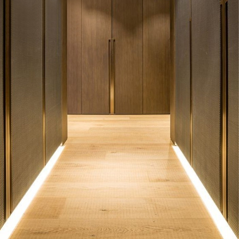 至御踢脚线带灯嵌入式无边框铝槽线形灯无主灯客厅过道线条灯8018