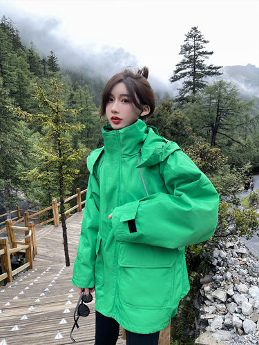 绿色工装情侣冲锋衣沈梦辰同款